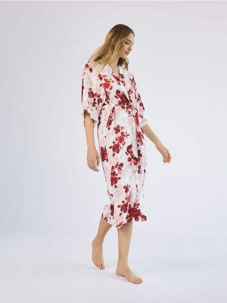 Wzorzysty szlafrok z wiskozy - różowy. Czerwone szlafroki Reserved, l, bez wzorów, z tkaniny, bez kaptura. Za 149,99 zł.