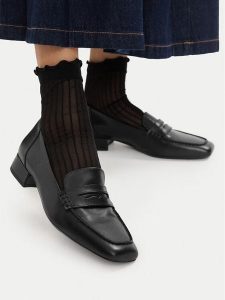 Vagabond Shoemakers Półbuty Debbi 6118-001-20 Czarny. Czarne czółenka Vagabond Shoemakers, bez wzorów, ze skóry, bez obcasa, na obcasie, bez zapięcia. Za 343,99 zł.