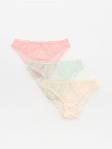 Majtki figi z siateczki 3 pack - różowy. Czerwone figi Reserved, bez wzorów. Za 59,99 zł.