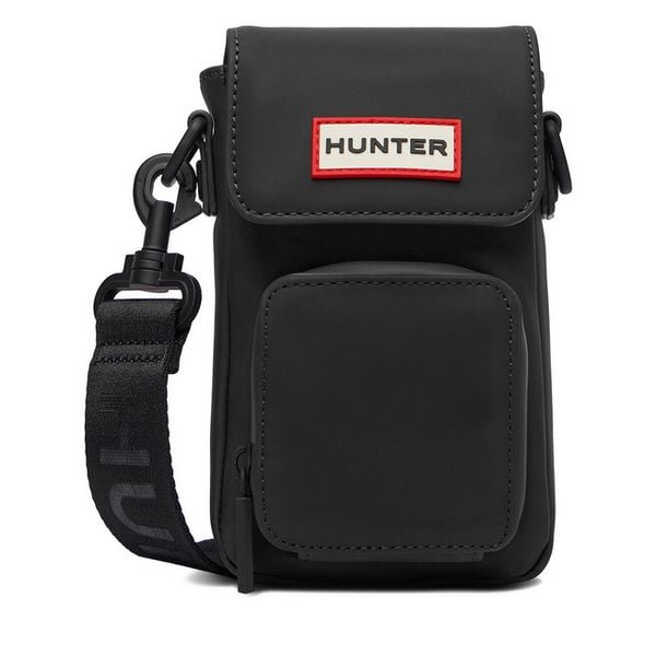 Torebka Hunter. Czarne listonoszki Hunter, bez wzorów, bez dodatków. Za 99,99 zł.