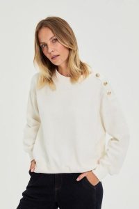 Bluza z ozdobnymi guzikami ecru. Bluzy MOODO, l, bez wzorów, z bawełny, bez kaptura. Za 119,99 zł.