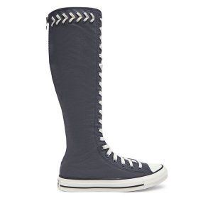 Trampki Converse. Fioletowe trampki Converse, bez wzorów, bez zapięcia. Za 299,99 zł.