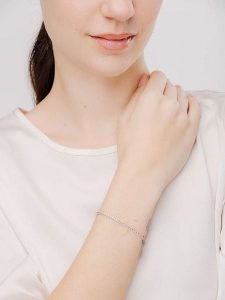 Pandora Srebrna bransoletka z cyrkoniami rozmiar: 16. Różowe bransoletki Pandora, z cyrkonią, srebrne. Za 261,57 zł.