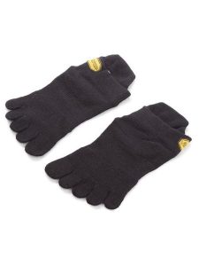 Vibram Fivefingers Skarpety krótkie Ahtletic No Show S15N02 S Czarny. Czarne skarpetki Vibram Fivefingers, bez wzorów, z materiału. Za 59,99 zł.