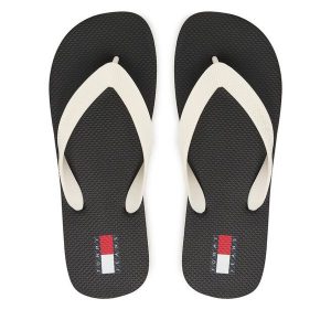 Japonki Tommy Jeans. Czarne klapki Tommy Jeans, bez wzorów, z jeansu, bez obcasa. Za 129,99 zł.