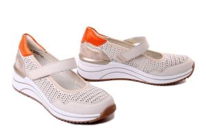 Rieker Remonte D0T21-81 white combination, półbuty damskie. Czarne półbuty Solo, bez wzorów, ze skóry, bez obcasa, na koturnie, bez zapięcia. Za 304,90 zł.