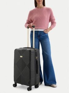 Nine West Walizka średnia CEO-NW-M-001-09 BLACK Czarny. Czarne walizki Nine West, bez wzorów, z tworzywa sztucznego, średnie. Za 359,99 zł.