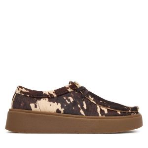 Półbuty Clarks. Brązowe półbuty Clarks, bez wzorów, bez obcasa, na płaskiej podeszwie, bez zapięcia. Za 485,99 zł.