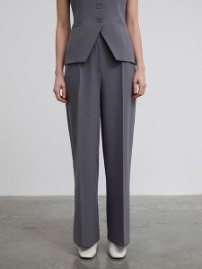 BGN Spodnie w kolorze antracytowym rozmiar: 40. Czarne spodnie z wysokim stanem BGN, bez wzorów, z materiału, z podwyższonym stanem. Za 162,87 zł.