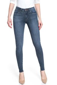 WRANGLER SUPER SKINNY SUMMER NIGHT W29JVK12X 112128568. Niebieskie rurki Wrangler, z jeansu. Za 199,99 zł.