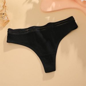 Stringi z szerokim pasem oddychające komfortowe Venira. Czarne stringi Intica, bez wzorów, z materiału. Za 49,00 zł.