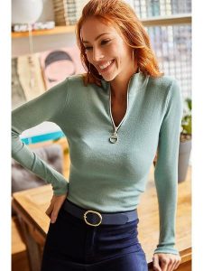 Olalook Koszulka w kolorze jasnozielonym rozmiar: S. Zielone bluzki Olalook, s, bez wzorów, prążkowane, bez kołnierzyka, bez ramiączek. Za 52,45 zł.