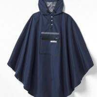 Poncho Ludowe Poncho Navy. Niebieskie kurtki PEOPLE PONCHO, uniwersalny, bez wzorów, bez kaptura. Za 458,00 zł.