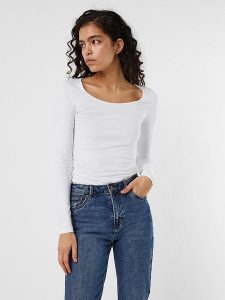 Vero Moda Koszulka w kolorze białym rozmiar: M. Białe bluzki Vero Moda, m, bez wzorów, z bawełny, bez kołnierzyka, bez ramiączek. Za 57,06 zł.