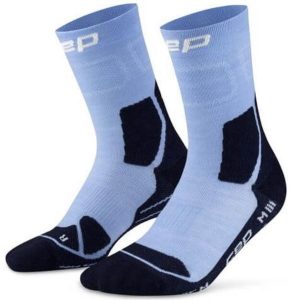 Skarpety hikingowe damskie kompresyjne do połowy łydki z lekką amortyzacją CEP. Niebieskie skarpetki CEP, bez wzorów, z elastanu. Za 94,00 zł.