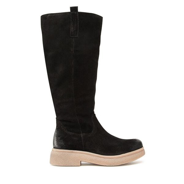 Kozaki Lasocki. Czarne kozaki Lasocki, bez wzorów, bez obcasa, na płaskiej podeszwie, bez zapięcia. Za 349,99 zł.