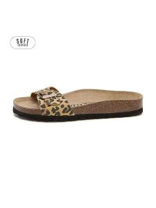 Teegu Klapki w kolorze beżowo-brązowym rozmiar: 36. Brązowe klapki teegu, bez wzorów, z otwartym noskiem, bez obcasa. Za 130,99 zł.