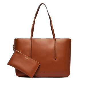 Torebka Calvin Klein. Brązowe shopper bag Calvin Klein, bez wzorów, bez dodatków. Za 649,99 zł.