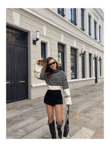 Happiness Istanbul Sweter w kolorze kremowo-czarnym rozmiar: onesize. Brązowe swetry oversize Happiness Istanbul, bez wzorów, bez ramiączek. Za 118,84 zł.