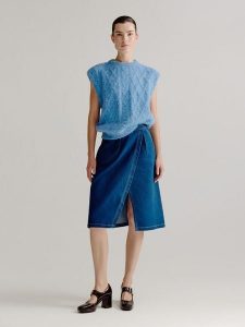 Josephine & Co Spódnica dżinsowa "Lianne" w kolorze niebieskim rozmiar: 36. Niebieskie spódnice Josephine & Co, bez wzorów, midi. Za 230,99 zł.