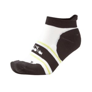 Skarpety damskie DIADORA L. SOCKS. Białe skarpetki Diadora, bez wzorów. Za 15,99 zł.