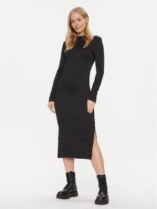 JDY Sukienka codzienna Filipa 15305343 Czarny Slim Fit. Czarne kombinezony JDY, xs, bez wzorów, z syntetyku, bez kołnierzyka, bez ramiączek. Za 89,99 zł.