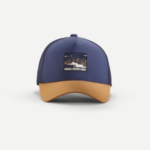 Czapka z daszkiem Travel 500 Trucker. Brązowe czapki FORCLAZ, bez wzorów, z elastanu, sportowe. Za 59,99 zł.