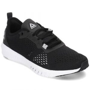 Buty do chodzenia damskie Reebok Flexagon. Czarne buty sportowe Reebok, bez wzorów, z gumy, bez zapięcia, trekkingowe. Za 332,00 zł.