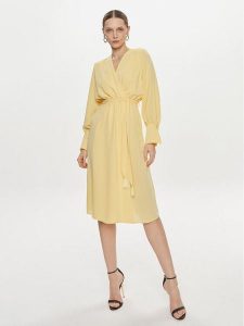 Rinascimento Sukienka koktajlowa CFC0117654003 Żółty Regular Fit. Żółte kombinezony Rinascimento, s, bez wzorów, z syntetyku, wizytowe, bez kołnierzyka, bez ramiączek. Za 209,99 zł.