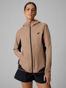 4F Kurtka softshell wiatroodporna damska - beżowa S. Brązowe kurtki 4f, na lato, l, bez wzorów, z softshellu, bez kaptura. Za 299,99 zł.