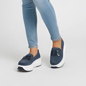 Półbuty damskie Filippo, wsuwane na grubej platformie z miękkimi wkładkami, granatowe, DP6132-25. Niebieskie półbuty Filippo, bez wzorów, z jeansu, bez obcasa, bez zapięcia. Za 161,99 zł.