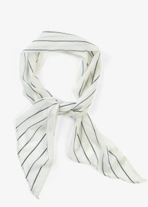 Chusta. Białe apaszki i chusty bonprix, bez wzorów. Za 39,99 zł.