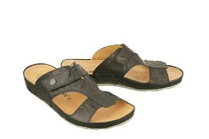 DR BRINKMANN 700670-1 schwarz, klapki profilaktyczne damskie. Czarne klapki Dr. Brinkmann, bez wzorów, bez obcasa. Za 250,67 zł.