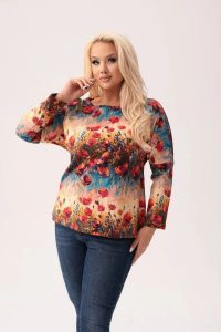 Dresowa bluzka Flora w kwiatowy print PLUS SIZE XXL. Czerwone bluzki Moda Size Plus Iwanek, l, bez wzorów, z bawełny, eleganckie, bez kołnierzyka, plus size, bez ramiączek. W wyprzedaży za 129,90 zł.