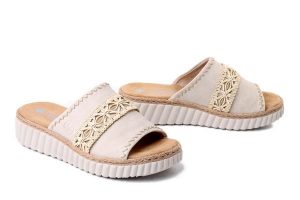 RIEKER 69278-60 beige, klapki damskie. Brązowe klapki Rieker, bez wzorów, bez obcasa. Za 299,90 zł.