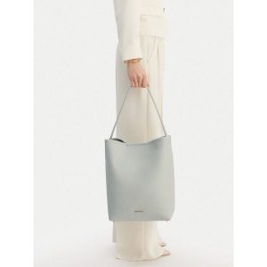 Torebka GINO ROSSI. Niebieskie torebki klasyczne Gino Rossi, bez wzorów, bez dodatków. Za 229,99 zł.