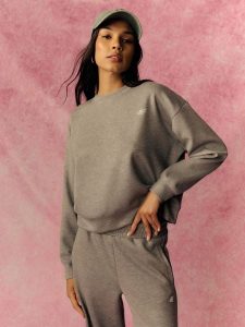 4F Bluza dresowa regular bez kaptura damska - szara XL. Szare bluzy 4f, xl, bez wzorów, z dresówki, bez kaptura. Za 159,99 zł.