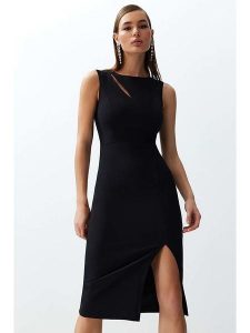 Trendyol Sukienka w kolorze czarnym rozmiar: 36. Czarne sukienki Trendyol, bez wzorów, bez kołnierzyka, bez ramiączek, midi. Za 70,41 zł.