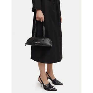 Torebka Karl Lagerfeld Jeans. Czarne torebki klasyczne Karl Lagerfeld Jeans, bez wzorów, z jeansu, bez dodatków. Za 549,99 zł.
