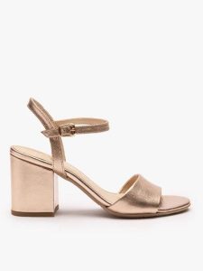 Platynowe sandały na obcasie. Brązowe sandały Ryłko, bez wzorów, ze skóry, z okrągłym noskiem, bez obcasa, na obcasie, bez zapięcia. Za 379,99 zł.