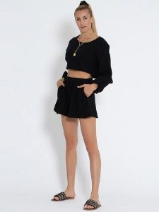 SASSYCLASSY Szorty w kolorze czarnym rozmiar: M. Czarne szorty SASSYCLASSY, bez wzorów, z bawełny, z podwyższonym stanem. Za 55,95 zł.