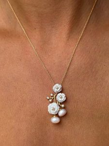 OR Carats Złota zawieszka z elementem ozdobnym rozmiar: onesize. Białe zawieszki OR Carats, z perłą, srebrne. Za 1 858,13 zł.