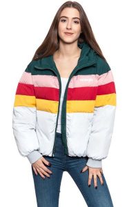 DAMSKA KURTKA ZIMOWA WRANGLER RAINBOW PUFFER CLOUD BLUE W4Q0WBB03 112129190. Niebieskie kurtki Wrangler, na zimę, l, bez wzorów, bez kaptura. W wyprzedaży za 139,99 zł.