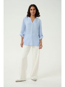 Kaffe Bluzka "Milia" w kolorze błękitnym rozmiar: 40. Niebieskie bluzki Kaffe, s, bez wzorów, z wiskozy, klasyczne, bez kołnierzyka, bez ramiączek. Za 69,99 zł.