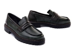 RIEKER 52050-55 green, półbuty damskie. Zielone półbuty Rieker, bez wzorów, bez obcasa, na obcasie, bez zapięcia. Za 215,94 zł.