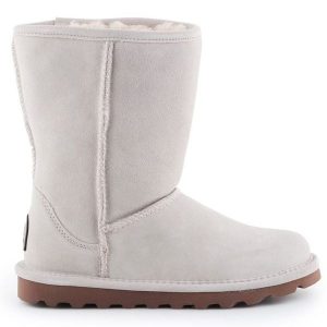 Buty zimowe Bearpaw Elle Short 1962W-909 Winter White białe. Białe buty zimowe z materiału, przed kolano, bez obcasa, bez zapięcia. Za 613,11 zł.