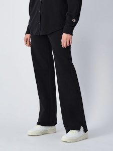 Champion Spodnie dresowe w kolorze czarnym rozmiar: XXL. Czarne spodnie dresowe Champion, xxl, bez wzorów, z dresówki. Za 122,96 zł.