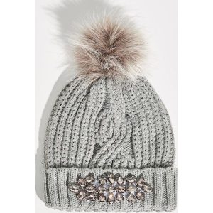 Czapka z pomponem i aplikacją - Jasny szar. Czapki marki Sinsay. W wyprzedaży za 14,99 zł.