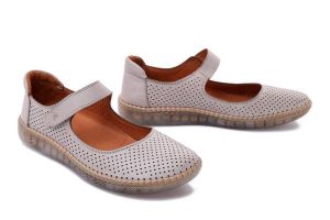 MANITU 840116-08 beige, półbuty damskie. Brązowe półbuty Manitu, na lato, w ażurowe wzory, ze skóry, bez obcasa, bez zapięcia. Za 255,92 zł.