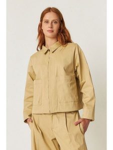 SKFK Kurtka koszulowa "Olga" w kolorze beżowym rozmiar: 40. Brązowe kurtki SKFK, bez wzorów, z bawełny, bez kaptura. Za 304,99 zł.
